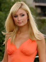 Paris Hilton v oranžových šatech Paris Hilton v oranžových šatech